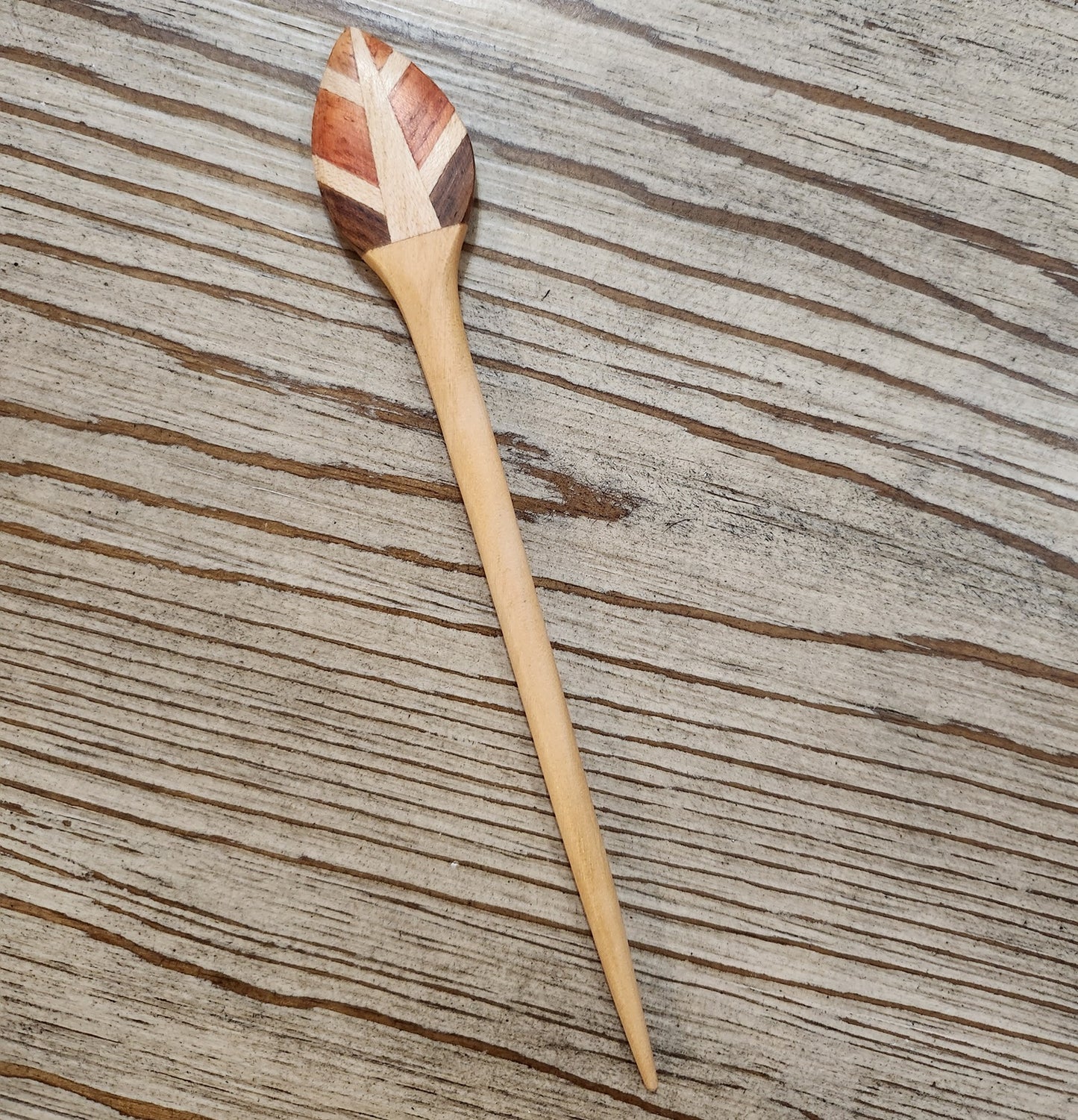 Stick/shawl/hair pin (leaf design)